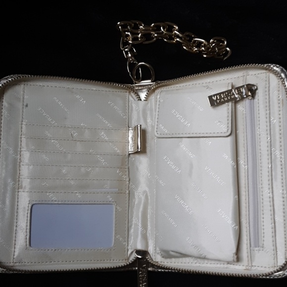 Faux Versace wristlet - Picture 4 of 4